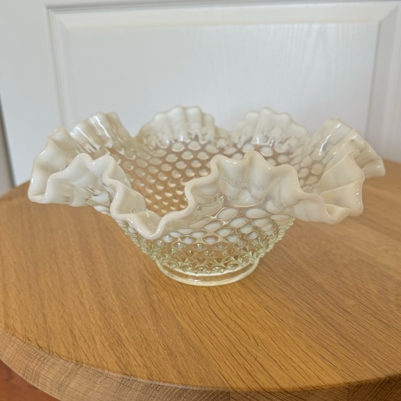 Vintage Fenton Moonstone Opalescent Hobnail Ruffled Edge Bowl - Picture 2 of 7